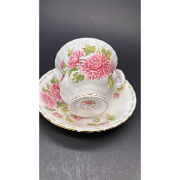 Royal Albert "November" chrysanthemum flower of the month Teacup Cup Saucer Engl - Picture 10 of 15